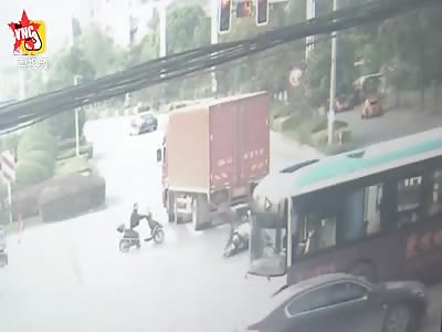 a  Jiangsu uncle nearly gets crushed