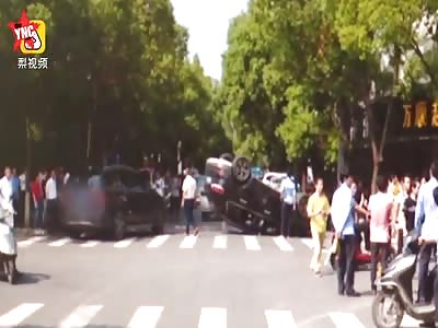  SUV and Audi collided in Suzhou