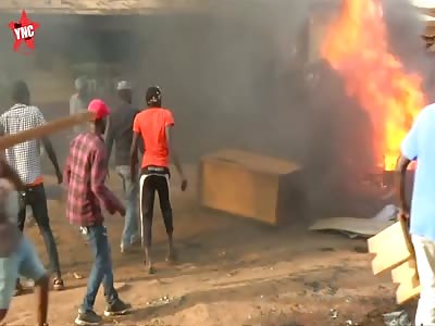 WAR in KENYA. Opposition supporters clash with police in Nairobi