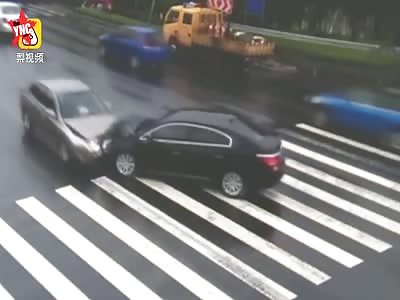 Not wearing seat belts, passengers in a car accident knock off 3 of his teeth