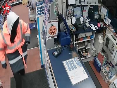 pregnant woman being robbed at knifepoint in Stalham , England