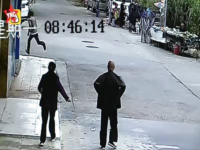 in Guangdong They steal the dog in public  the owner chased after them and then many dogs were saved from death