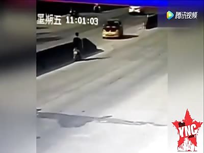 coach car nearly killed Motorcycle man in Guangdong