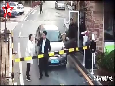 angry customer refuses to pay to leave the car park