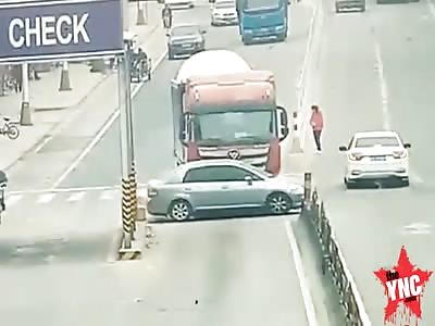 woman died when trying to over take a truck in Guangdong 