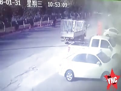 brutal accident on  Yunfeng Road  two cars collided head-on