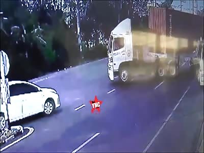 Mr. Ahmad Lhag Pudde has a accident on Kanjanavanich Road