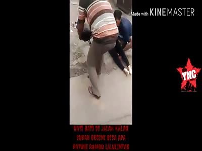 [full version] man cries while holding his girlfriends dead body in Jalan Letjend Suparman