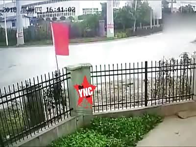 truck vs HERACLES HR933F CE front end Wheel loader accident in Maanshan City