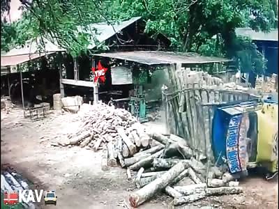 lorry log accident in Bangalore