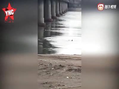  because of emotional problems, a woman jumped into the Songhua River in Jilin City