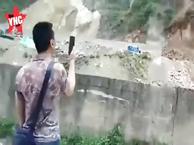 a big landslide occurred in the Mabian Yi Autonomous County of Leshan City, Sichuan Province.