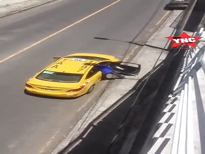 two different angles of the taxi driver who was stabbed in Ecuador