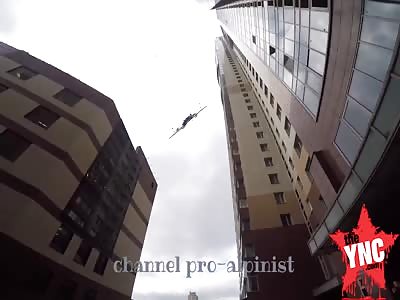 Russian idiots 380kg + 45kg of glass falls 47floors @1:25 mark