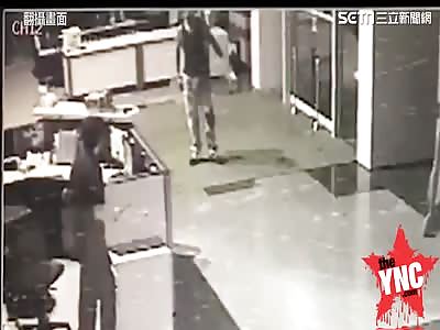 man sets fire to a police station in Taiwan 