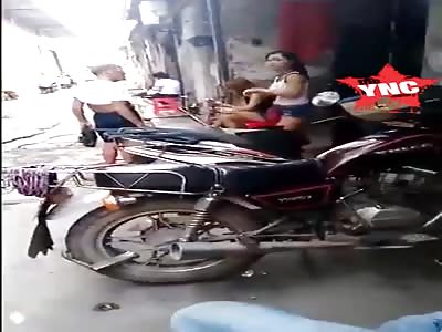   in  Guangdong Old man molested Station street sister in public view 