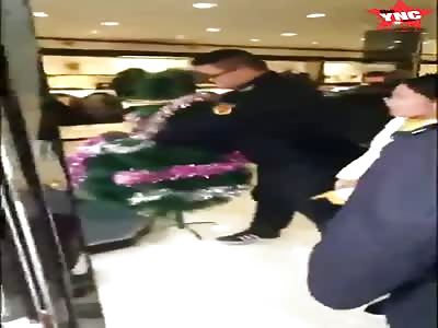 Christmas is forbidden in this Chinese store 