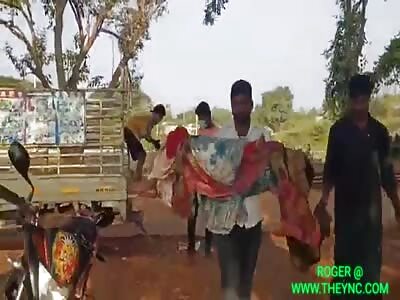 How poor people bury the dead in India