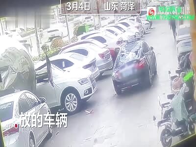 steel ball-shaped object falls onto a care while people are inside it in Shandong