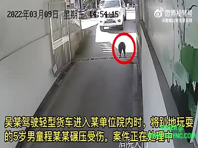 5-year-old boy gets dragged under a car in Ningguo