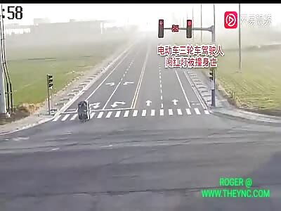 Man died when his electric tricycle crashed into a truck in Suzhou city