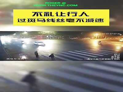 Man died on the zebra crossing in Leshan City