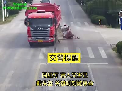 Motorcycleist crashed into a Truck in Guangde