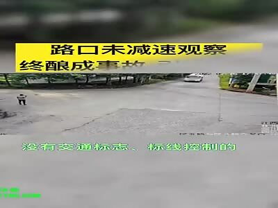 Two trucks crashed into each other in Fuzhou City