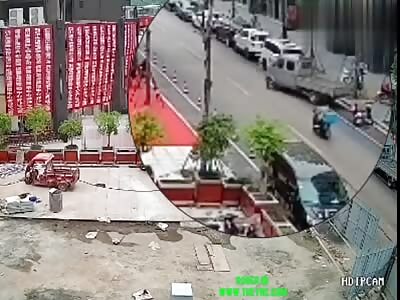 Mo on his motorcycle collided into Yao Truck in Ziyang City