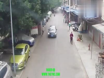 Two year old girl was hit by a motorcycle in Rongxian County