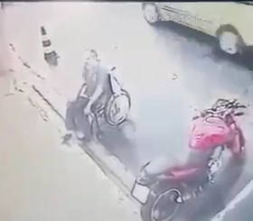Elderly Man in Wheelchair Suffer a Bizarre Accident 