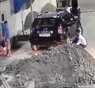 Thief Asshole Receives Instant Justice.