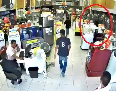 Thief Killed by Policeman in Iztapalapa ,Mexico