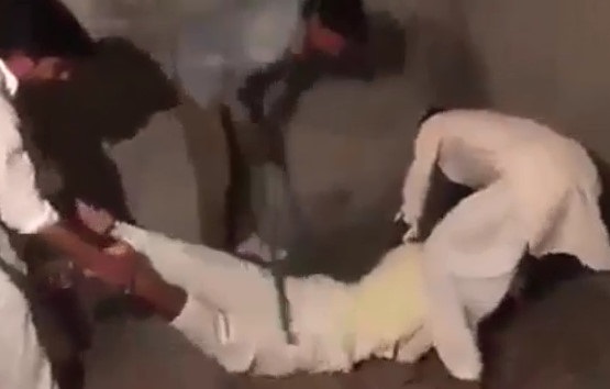 Prison in Pakistan: Inmate beaten by cellmates.