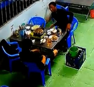 Caught on CCTV: Restaurant Owner Beaten up by Extortionists