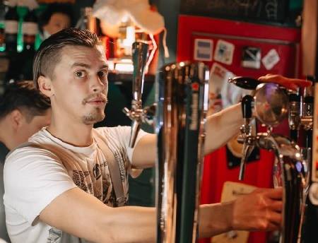 Barman Killed a Drunk Customer at the Opening of a Pub in Moscow