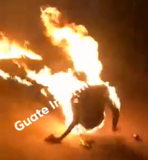 FULL VIDEO: Two Extortionists Beaten and Burned To Death