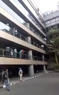 Depressed Guy Leaps from Rooftop and Instantly Dies on Impact 