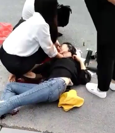 Girl Stabbed to Death by Ex-Boyfriend (CCTV&AFTERMATH)