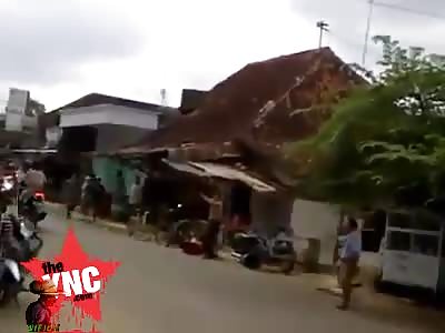 Lunatic kills man in thailand