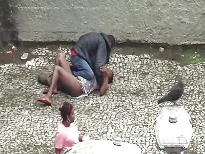 Man attacks  a woman who attacked him with a razor