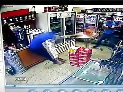 Man with fast reactions shoots thieves dead