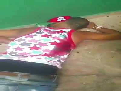 Crowd try to wake up dead thug 