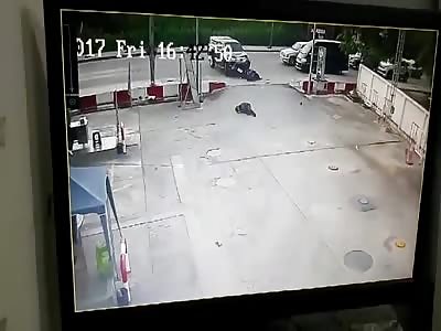 Motorcyclist Crashes into Car and Dies on Spot