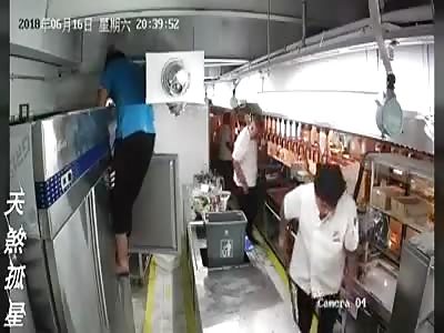 Restaurant Worker Dies Electrocuted @00.22