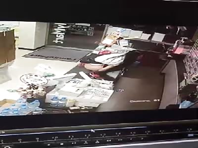 Woman Pissed Off With Bad Service.....