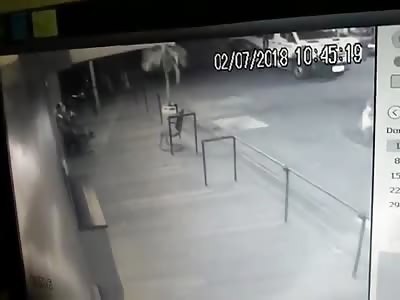 Hitman Quickly Executes Man in Cold Blood (Angle 2)