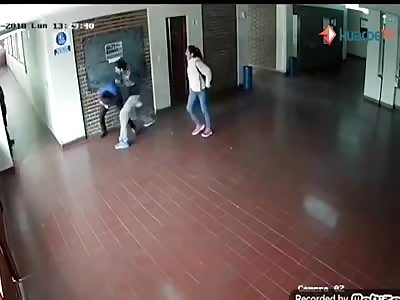 Father hits his daughter's teacher for alleged sexual abuse 