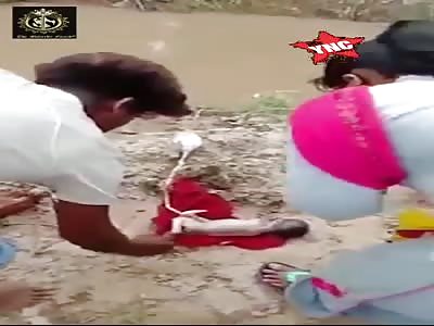 newborn dead,  inside sewage