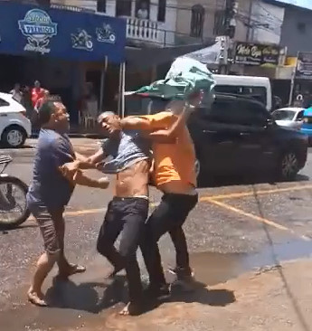  He Tried to Snatch a Cellphone